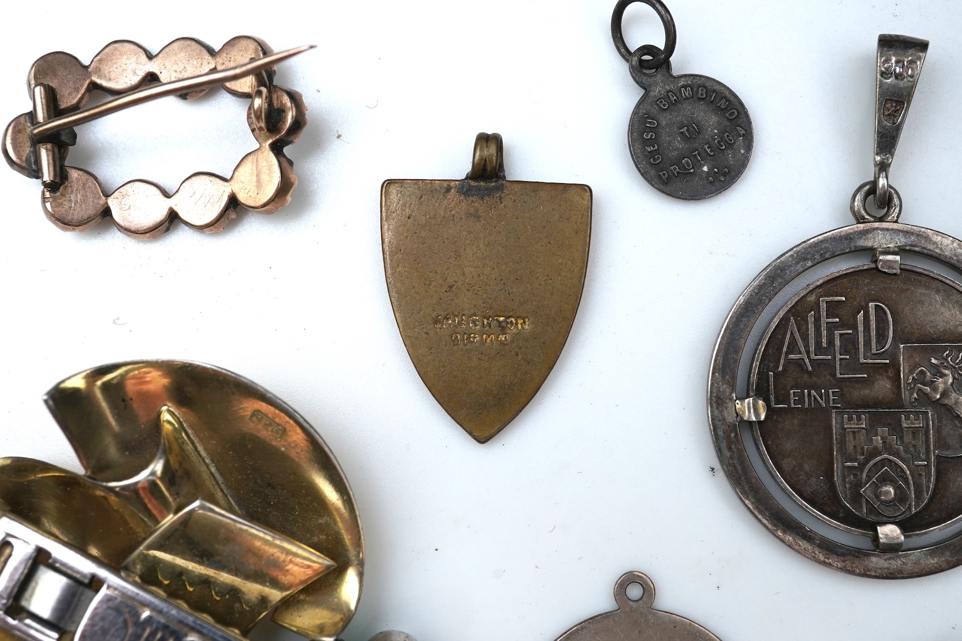 A small group of assorted collectables and jewellery including a Dunhill lighter, 64mm, a George V silver and enamel small compact, silver thimble, two Victorian garnet set brooches, an Edwardian 9ct, amethyst and seed p